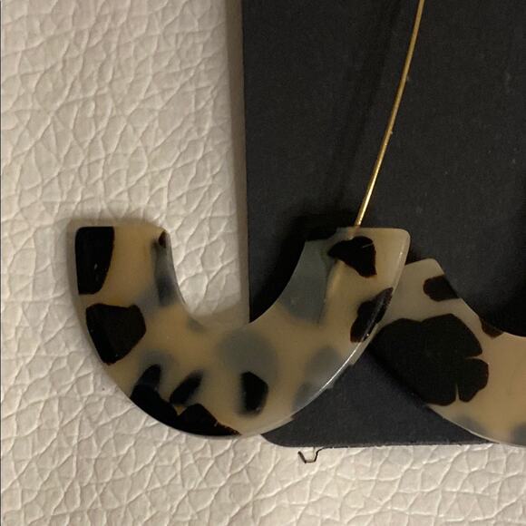 Tortoise Acrylic Hoop Earrings Gold Wire Minimalist Modern Statement Jewelry - Picture 4 of 8